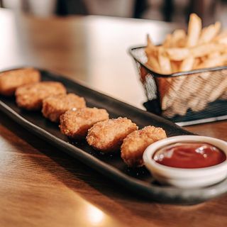 Chicken Nuggets + pomfrit