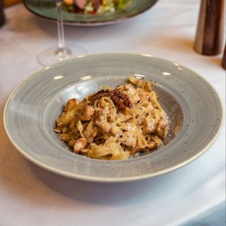 Pasta sa piletinom i sušenim paradajzom