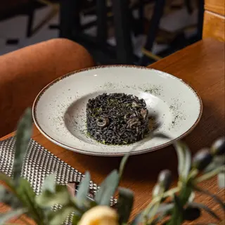 Crni risotto sa lignjama