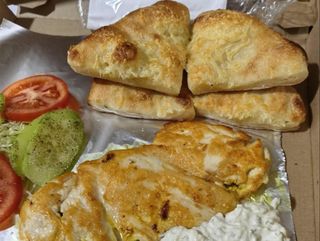 Pileći file sa pomfritom