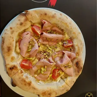Pizza Mortadela pistachio