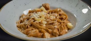 Tagliatelle sa piletinom i gljivama