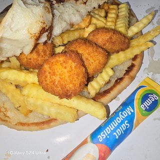 Chicken nuggets pomfrit i lepinja