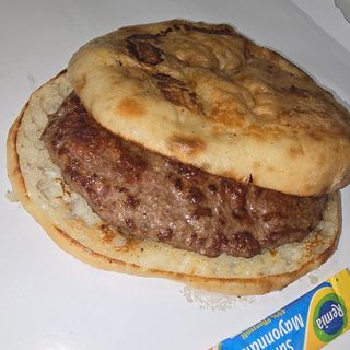 Pljeskavica u lepinji velika