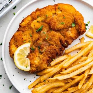 Svinjska bečka sa pomfritom