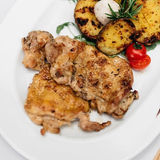 Iskošteni batak u lepinji s pomfritom