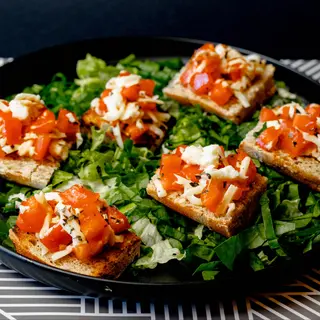 Bruskete Caprese