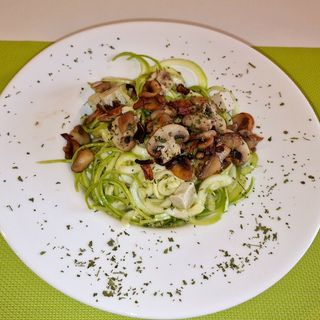 Rezanci od tikvica sa gljivama