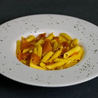 Zlatna pasta losos
