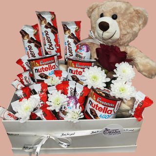 Slatkisi, cvijece i medo