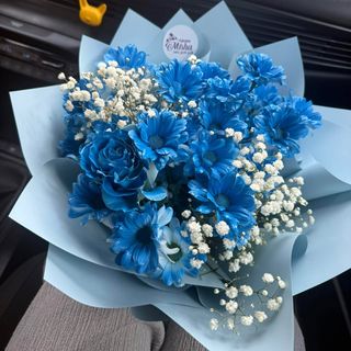 Blue flower gips