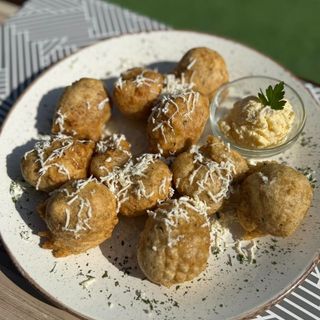 Уштипци са кајмаком