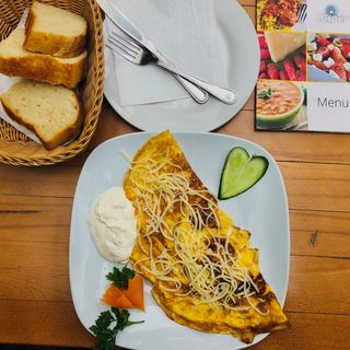 Omlet suho meso, sir, gljive