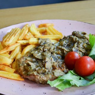 Šnicla u šampinjom sosu