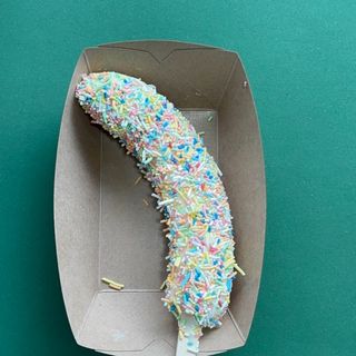 Banana sa šarenim mrvicama