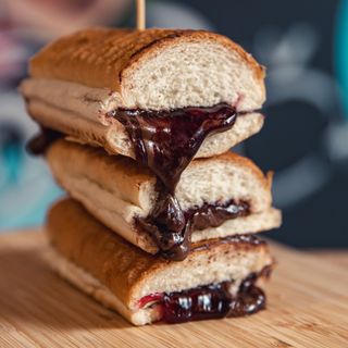 Nutela- malina sendvič