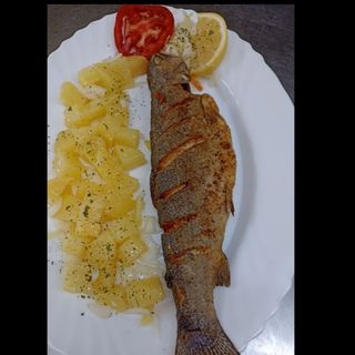 Pastrmka i krompir salata