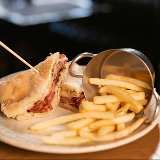 Anthony Bourdain sendvič