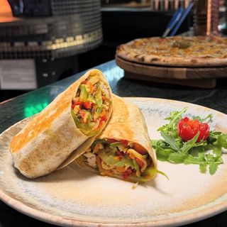 Tortilja sa piletinom i povrćem