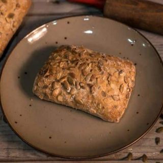 Tamno pecivo sa bučinim sjemenkama