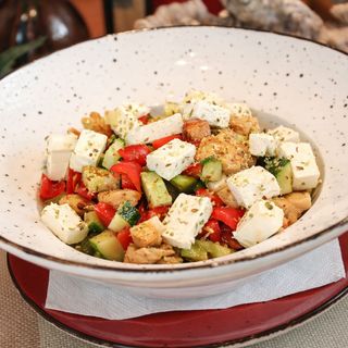 Grčka salata sa piletinom