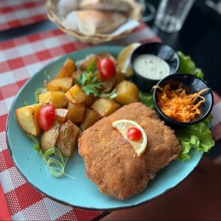 Pohovana piletina punjena šunkom,sirom ala kordon blu