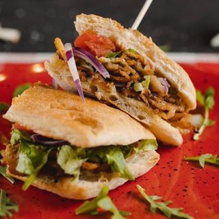 Sendvič sa giros piletinom Ala Mamička