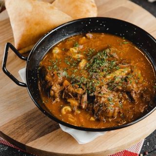 Goveđi gulaš sa domaćom tjesteninom