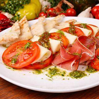 Caprese salata sa pršutom