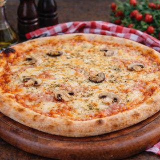 Pizza sa ćurećom šunkom