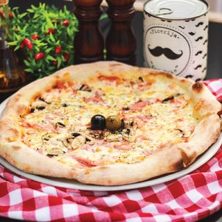 Pizza sa ćurećom šunkom