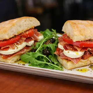 Caprese sendvič