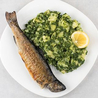 Potočna pastrmka sa dalmatinskim prilogom