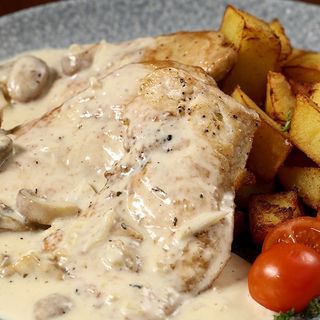 Pileći file u šampinjon sosu