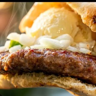 Pljeskavica na kajmaku