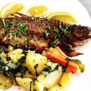 Kaliforniju pastrmka sa dalmatinskim prilogom