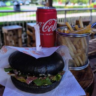 Italiano Black+Pomfrit+ Coca Cola