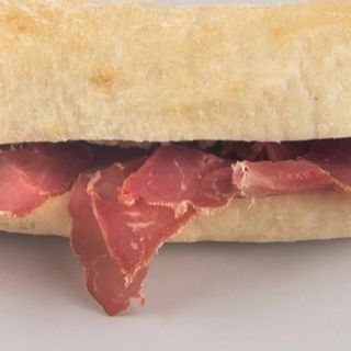 Sendvič pršut-kajmak