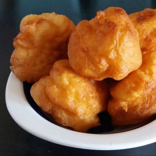 Domaći uštipci +kajmak +cappy limenka