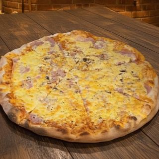 Porodična Capricciosa Pizza
