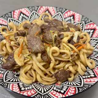 Mix noodles with beef