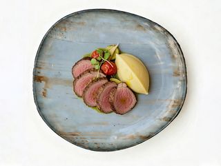 Teleće pečenje s pire krompirom