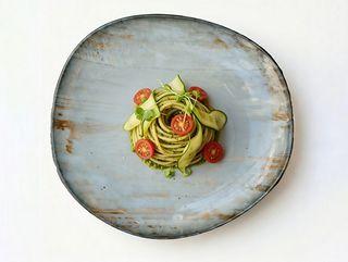 Pasta sa povrćem i pestom od bosiljka