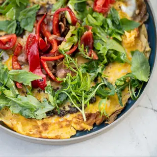 Omlet tartufina sa slaninom i grilovanim povrćem