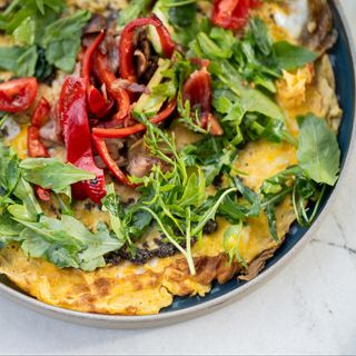 Omlet tartufina sa slaninom i grilovanim povrćem