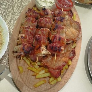 Rolovani svinjski ražnjić