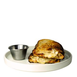 Сандвич с печено сирене и сушен домат (230г)