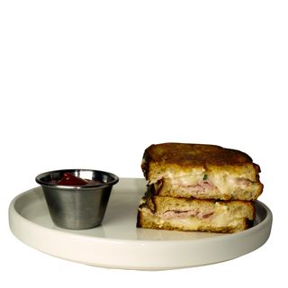 Сандвич с печено сирене и шунка (230г)