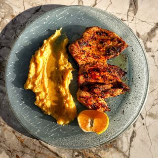 Мариновано и гриловано пилешко филе (320гр)