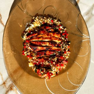 Салата Табуле на мама с гриловано пиле (300г)